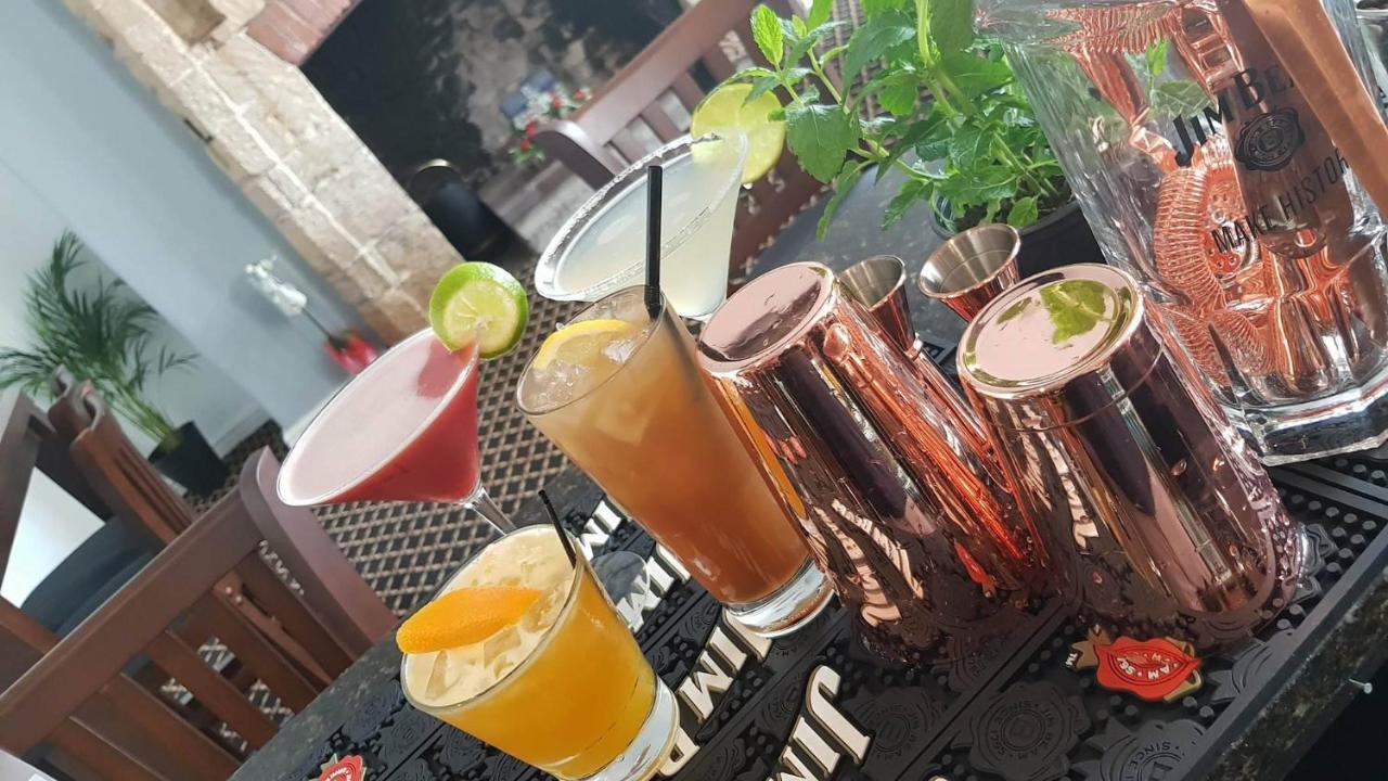 The Portcullis Hotel Chipping Sodbury Eksteriør billede